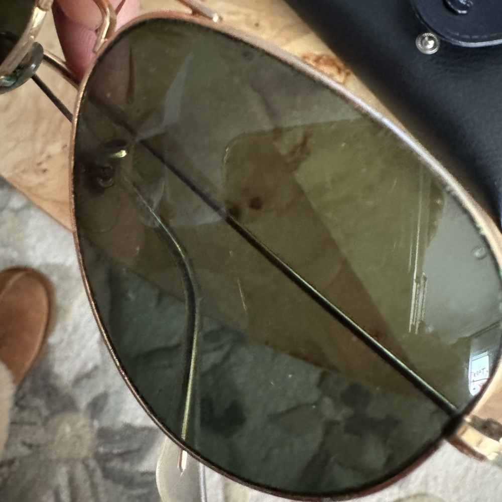 Ray-Ban Gold Aviator Sunglasses with Black Case - Picture 6 of 7